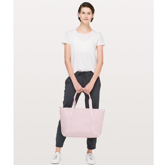 out of range tote lululemon